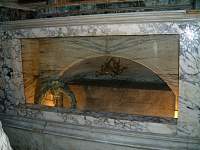 19 - pantheon, rafael's tomb.jpg